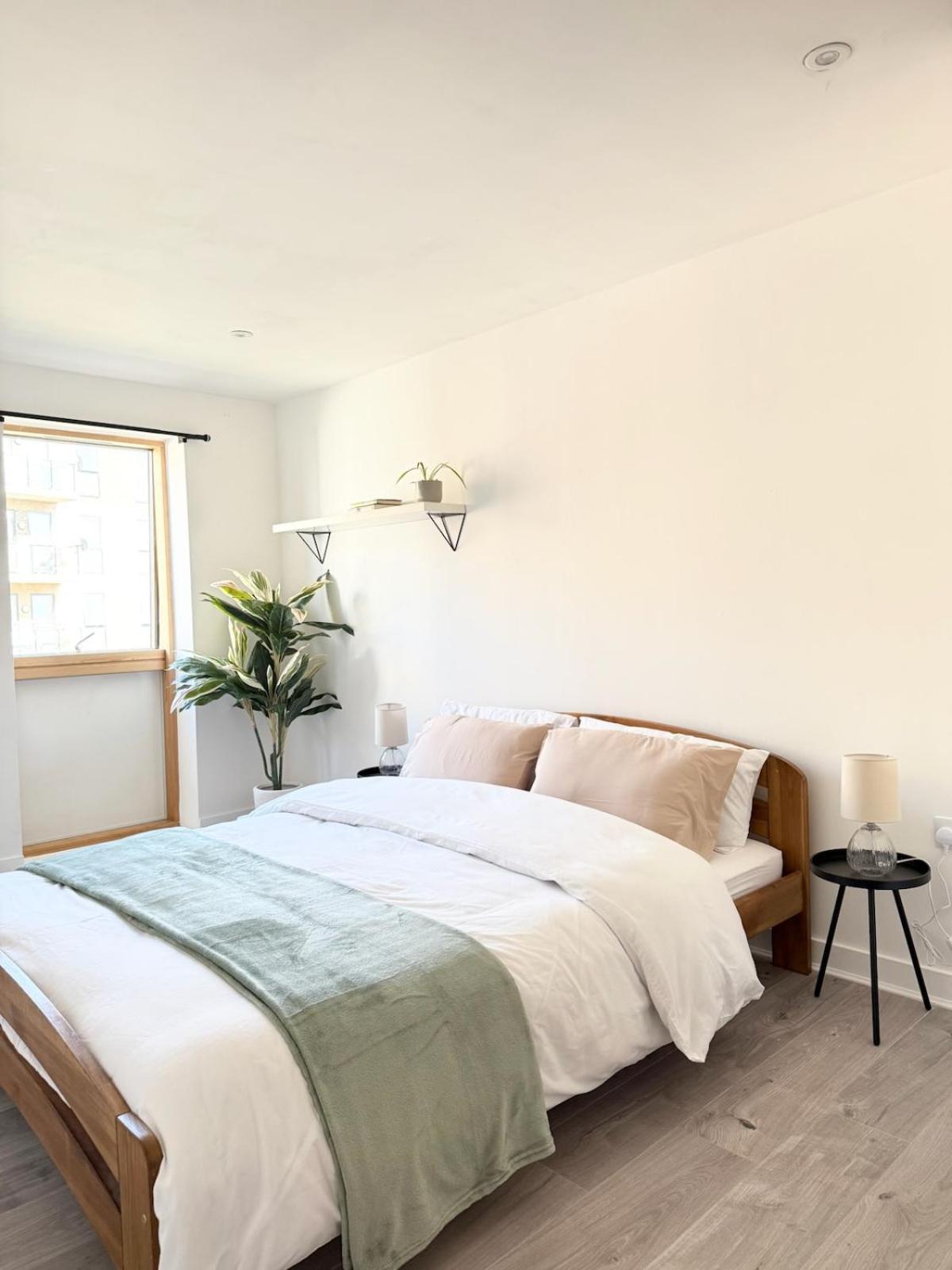 Modern In Wimbledon - Free Underground Parking - Sleeps 5 London