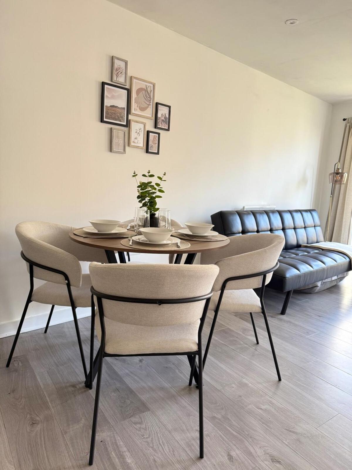 Modern In Wimbledon - Free Underground Parking - Sleeps 5 * London