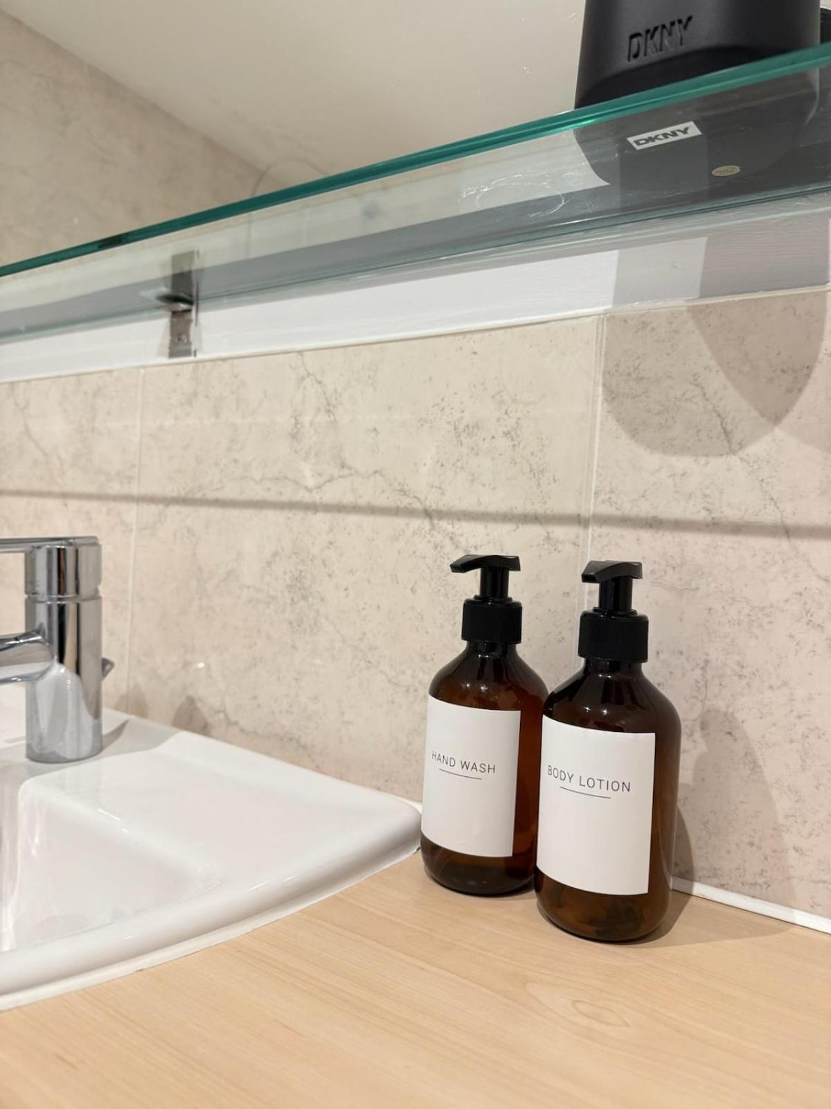 Apartment Modern In Wimbledon - Free Underground Parking - Sleeps 5 *
