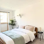Modern Apartment In Wimbledon - Free Underground Parking - Sleeps 5