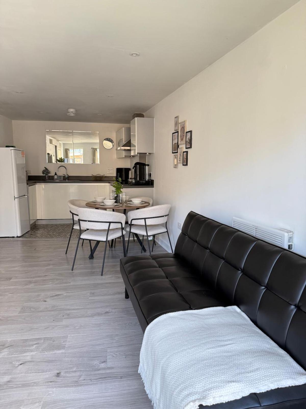 Modern In Wimbledon - Free Underground Parking - Sleeps 5