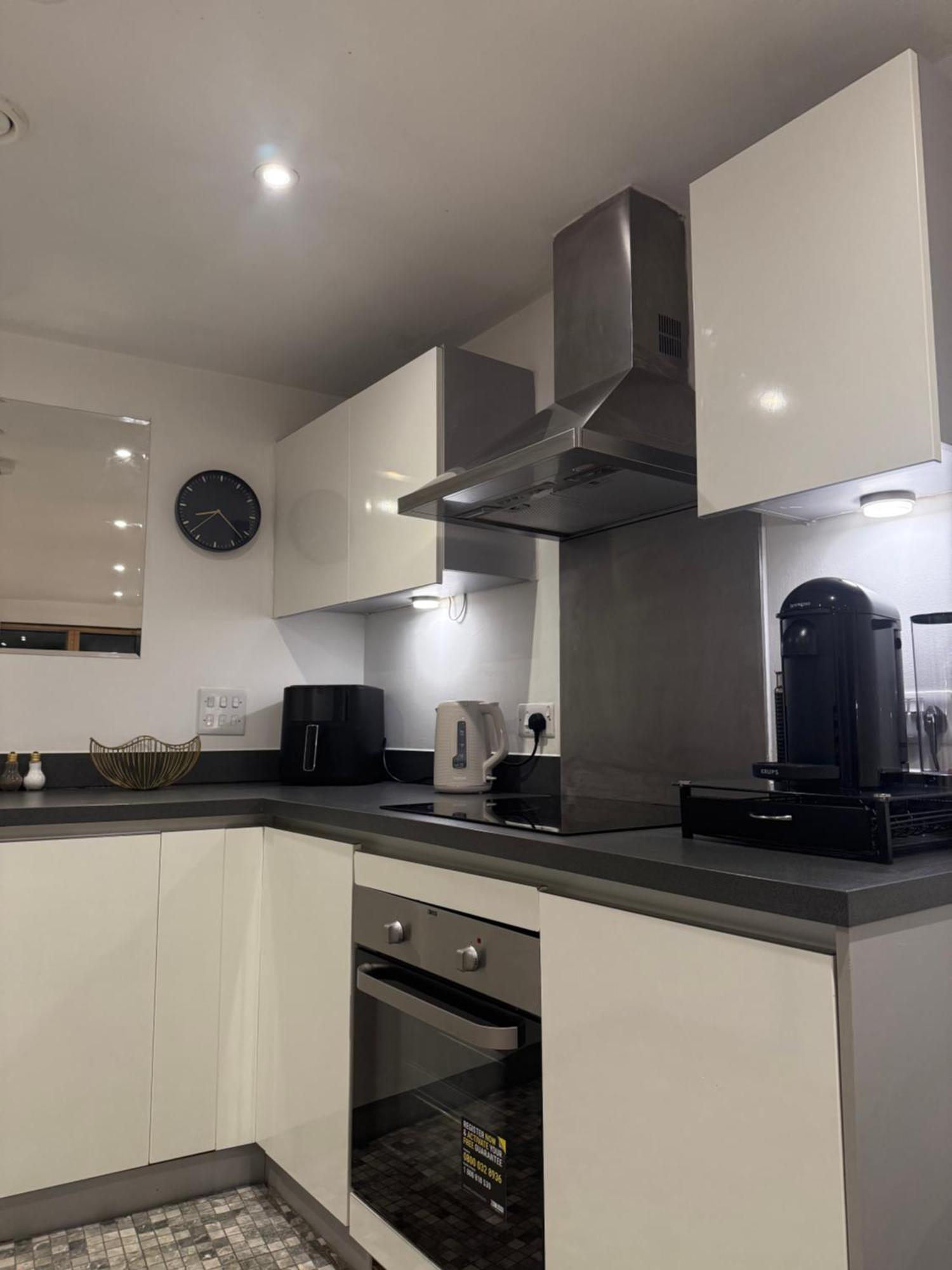 Modern In Wimbledon - Free Underground Parking - Sleeps 5